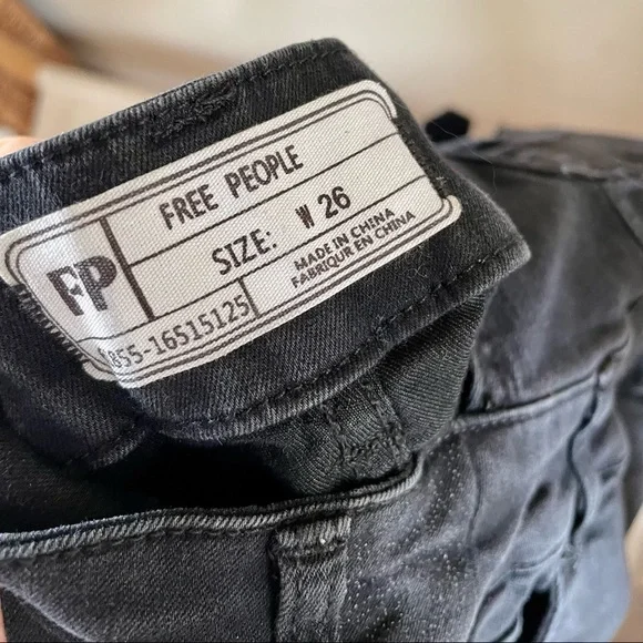 ✨SOLD✨ Free People Washed Black Denim Overalls - 26 - Picture 8 of 8